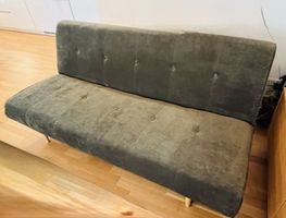 Schlafsofa aus moosgrünem Samt, gebraucht 