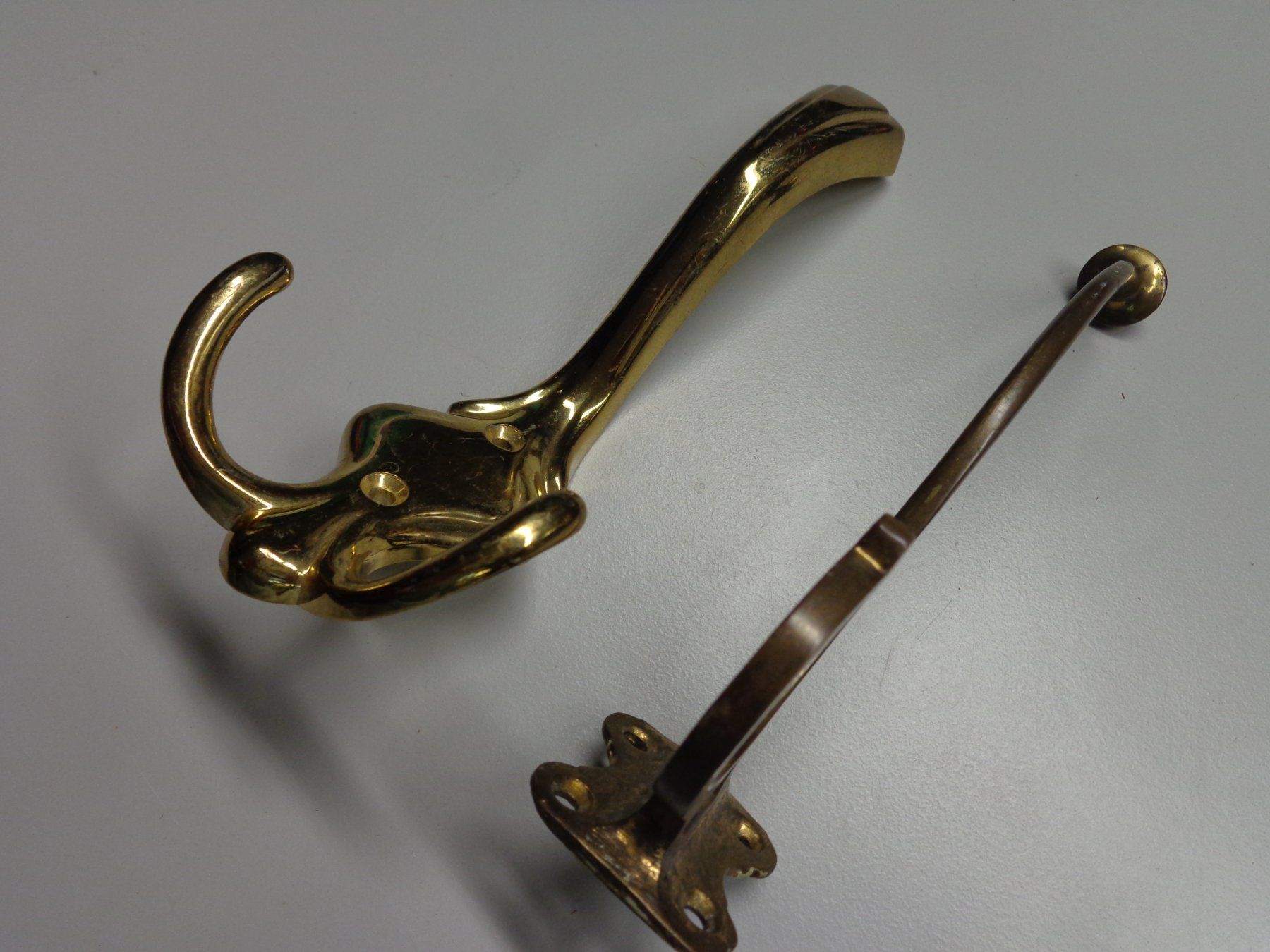 Eisenwaren: Messinghacken 2 Stk. L= 17 cm B= 7+5 cm – Gebraucht aus Liestal von Gecko16 1