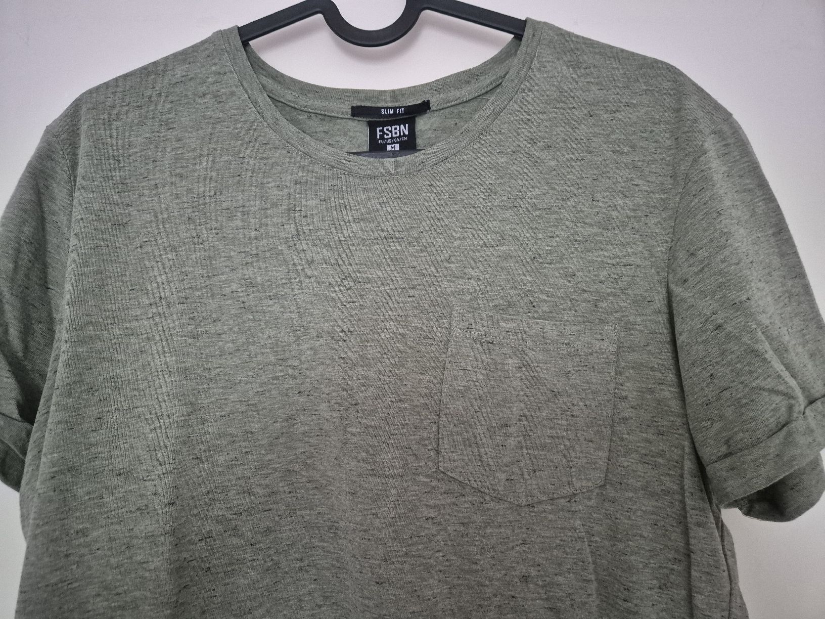 T-shirt: T-Shirt Slim Fit – Usato da Aesch BL venduto da sar_j59l 2