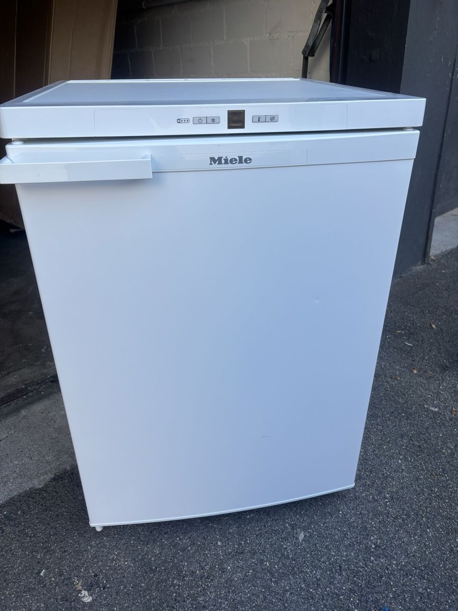 Congélateurs: MIELE Gefrierschrank  – D'occasion à Gränichen par R.7 2