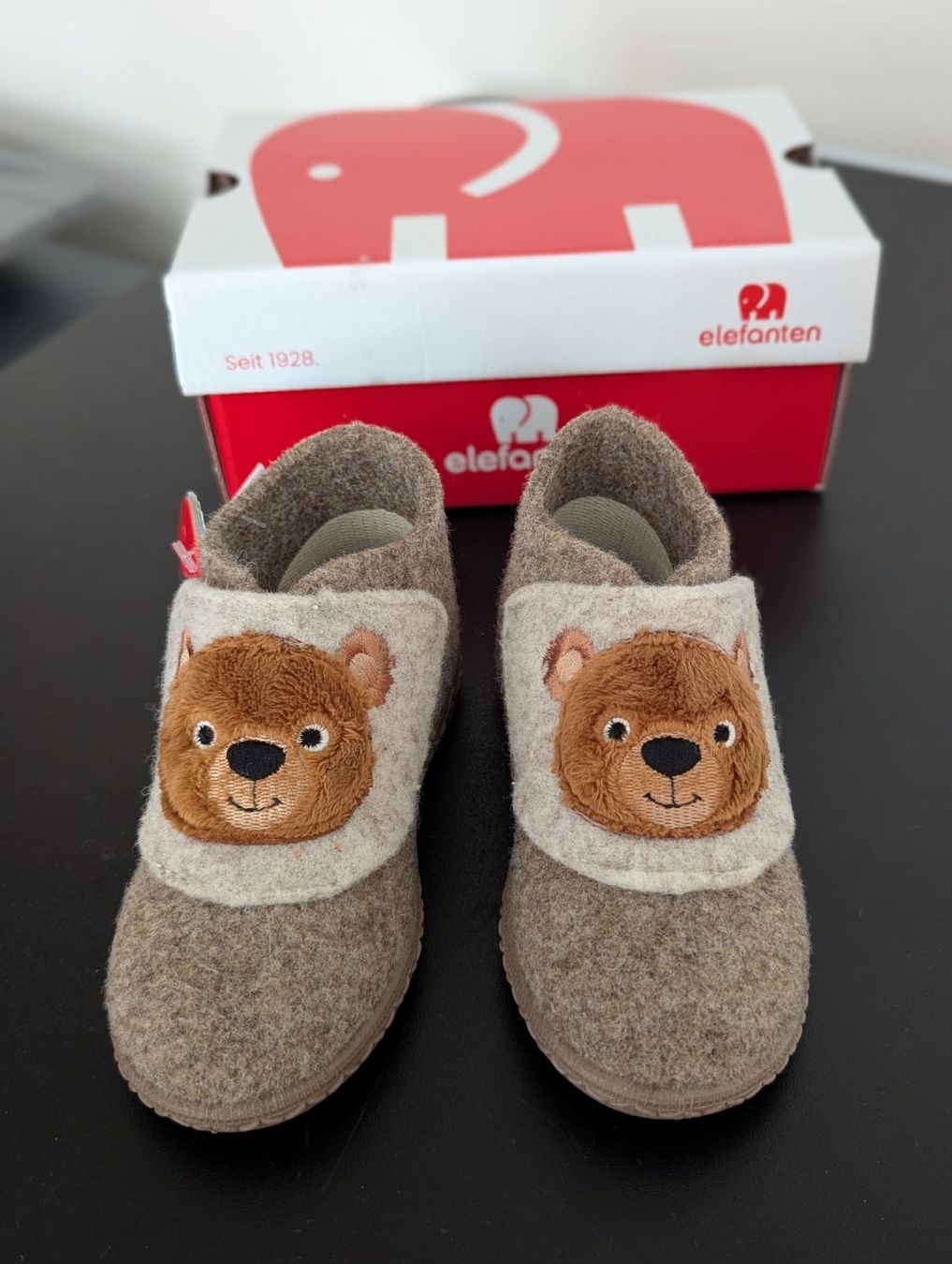 Elefanten Scarpe per ragazzi: Hausschuhe Elefanten, braun, mit Bär, Gr. 23 - Kinder – Nuovo e nell'imballaggio originale da Unterkulm venduto da Fleischkaese1