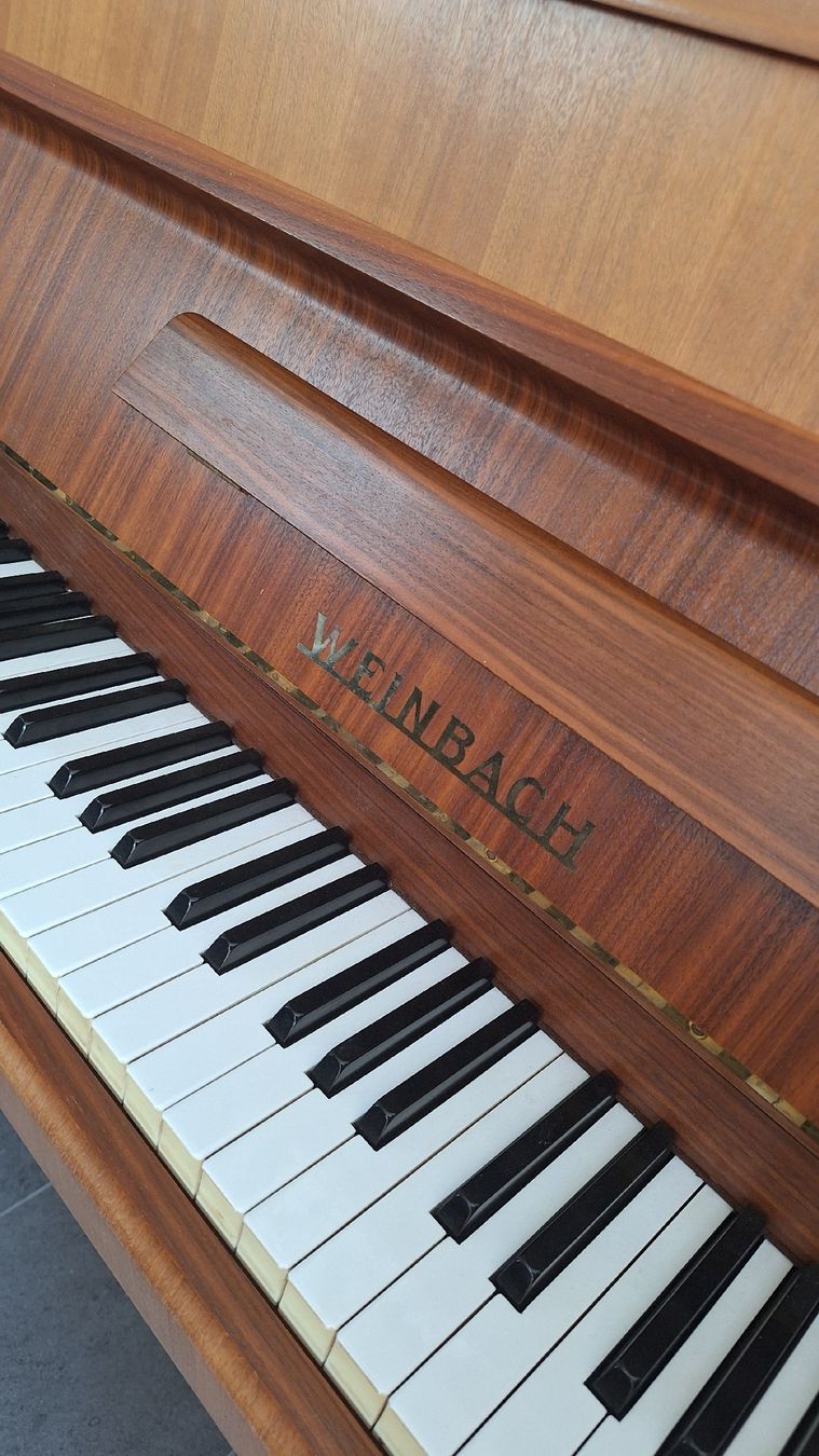 Strumenti musicali: Weinbach Klavier Holzfarben gebraucht – Usato da Uttigen venduto da ellebasi4 1