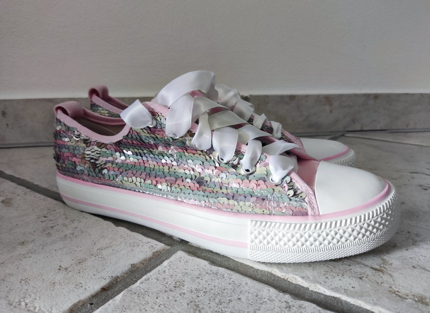 Scarpe da donna: CLAUDIA GHIZZANI SNEAKER GR.39 – Usato da Chur venduto da Rodanisa 1