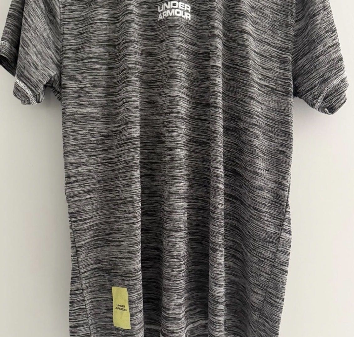 Under Armour T-shirts: Under Armour Tshirt – Neuf avec emballage d'origine à Tennwil par Zaylaaa
