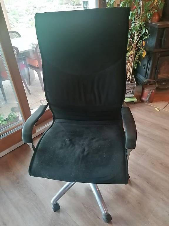 Stühle: Chaise de bureau – Gebraucht aus Ollon VD von Shadow2etZoe1 1