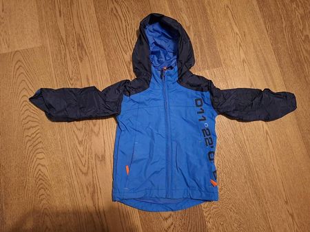 Schöne Regenjacke Grösse 92/98