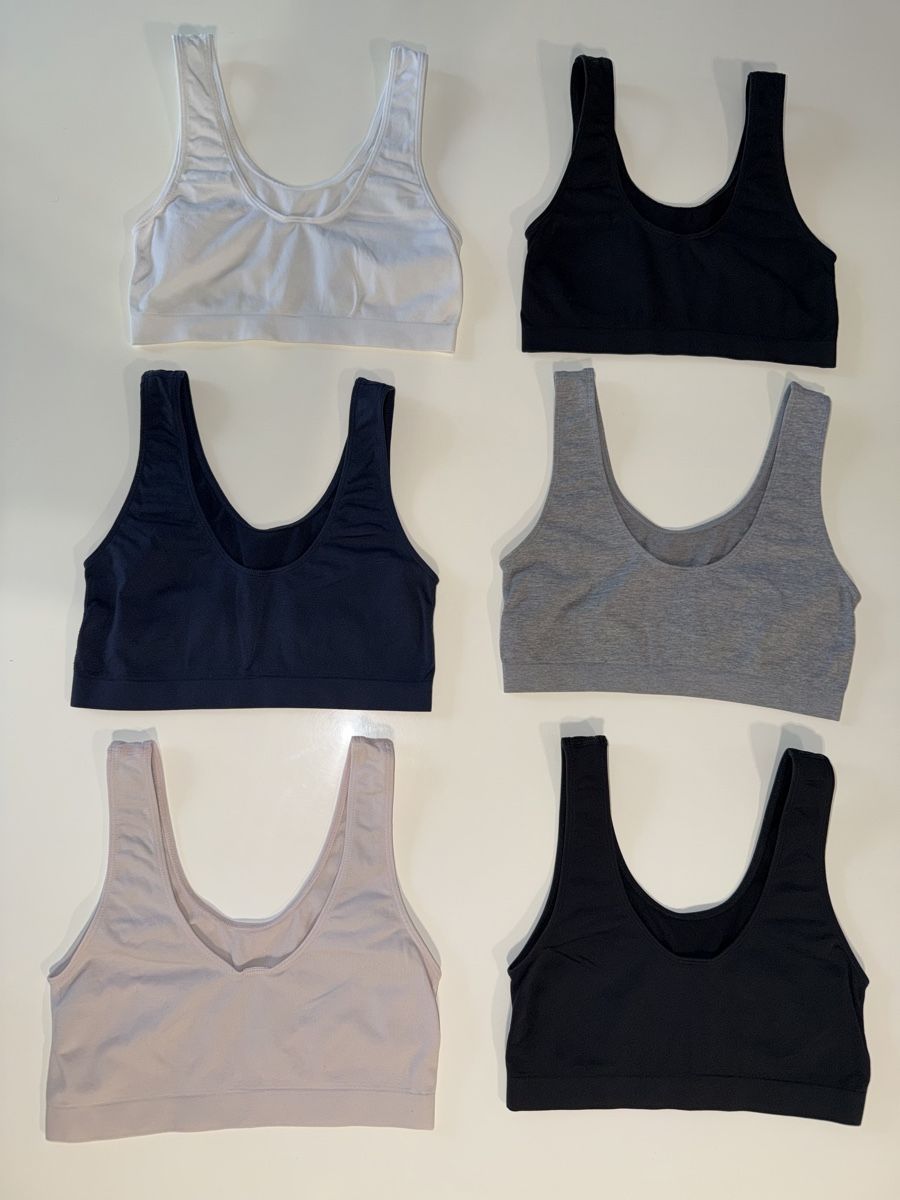 Sonstige Unterwäsche: Brassières 9 pièces M – Gebraucht aus Cologny von PEACEANDLOVE 2