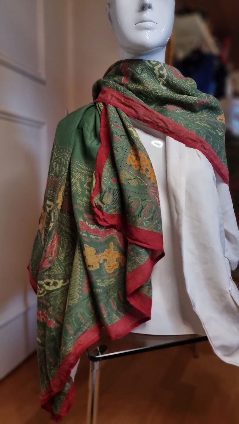 Foulard & Sciarpe: 🌺Foulard/Schal🌺 – Usato da Wald ZH venduto da CapLux 2