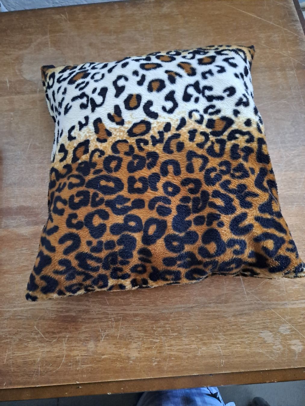 Coussins: Kissen Leopard Muster Stoff Grösse ca. 40x40 cm – D'occasion à Zürich par Schoebi19 2