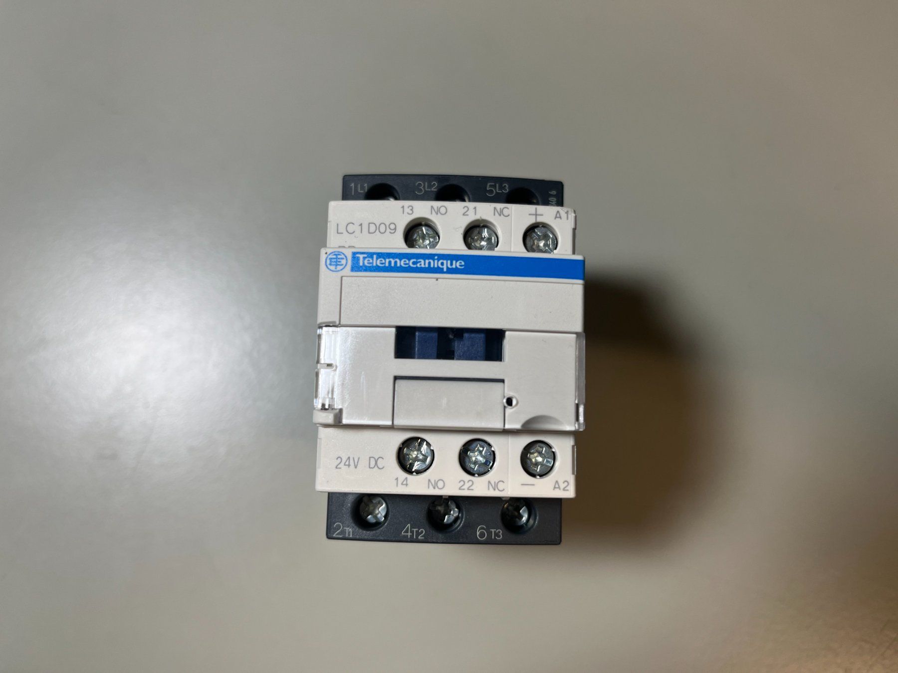 Schneider Componenti elettronici: Telemecanique Schütz LC1D09 24VDC 4stk. – Usato da Jenaz venduto da Speedy350 1