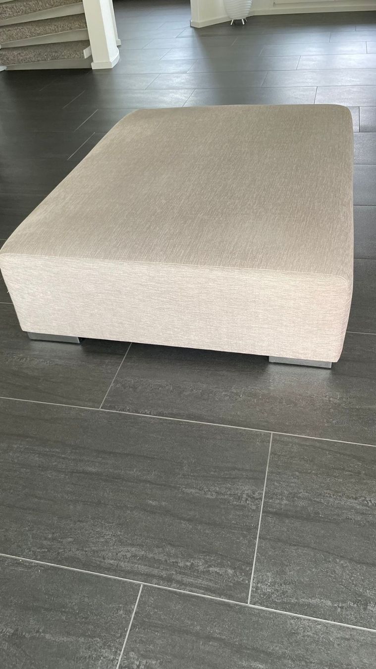 Hocker: Polster-Hocker 140x110x40 – Gebraucht aus Dänikon ZH von Simpam