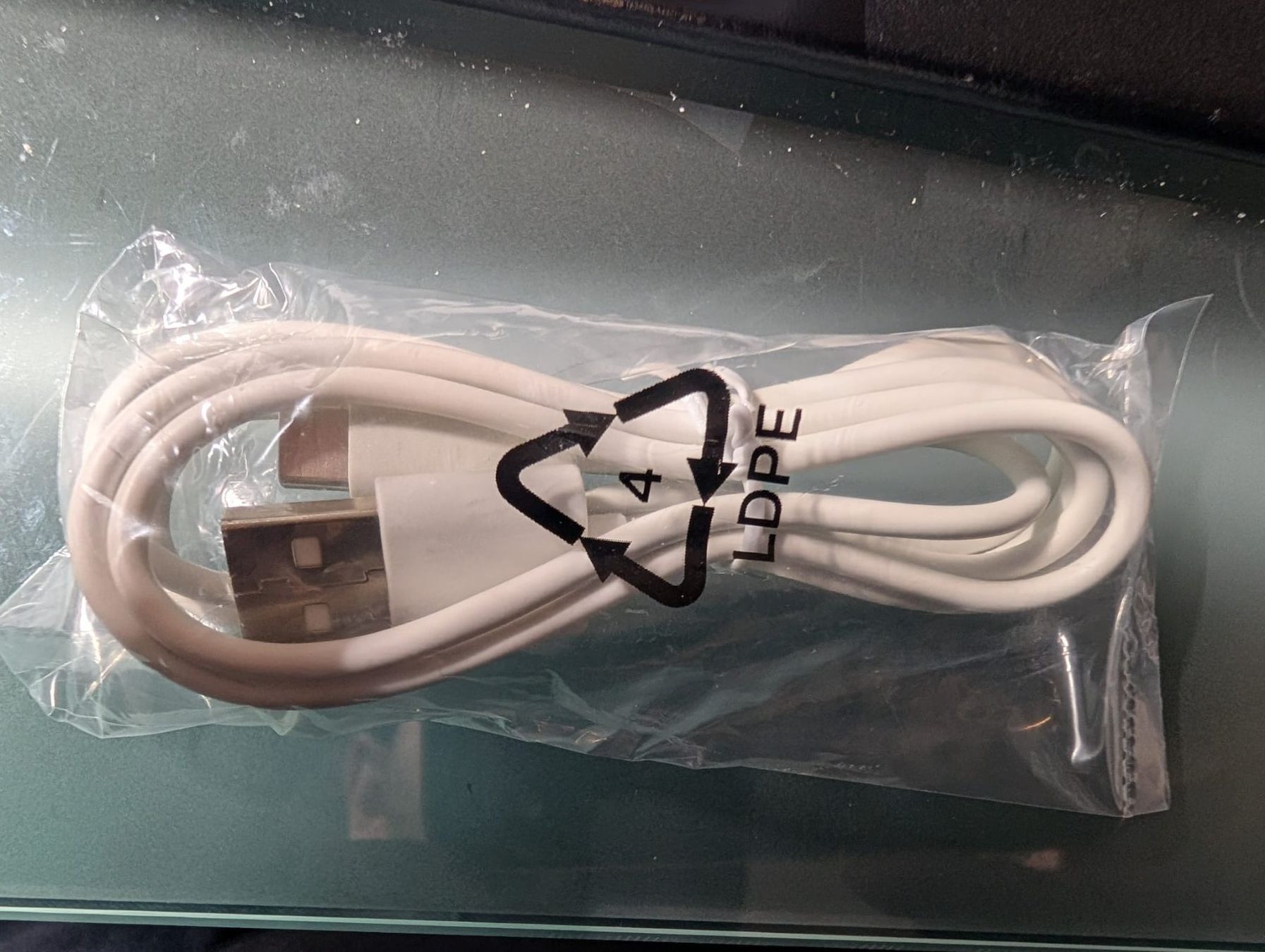 Cavi: USB A — USB C 120cm NEW – Nuovo e nell'imballaggio originale da Sonceboz-Sombeval venduto da michael.l