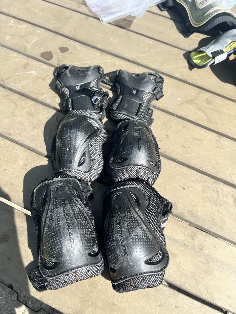 Protezioni & Imbottiture: Rollerblade Protection Set (Knee, Elbow, Wrist) – Usato da Zürich venduto da Proton_Slit