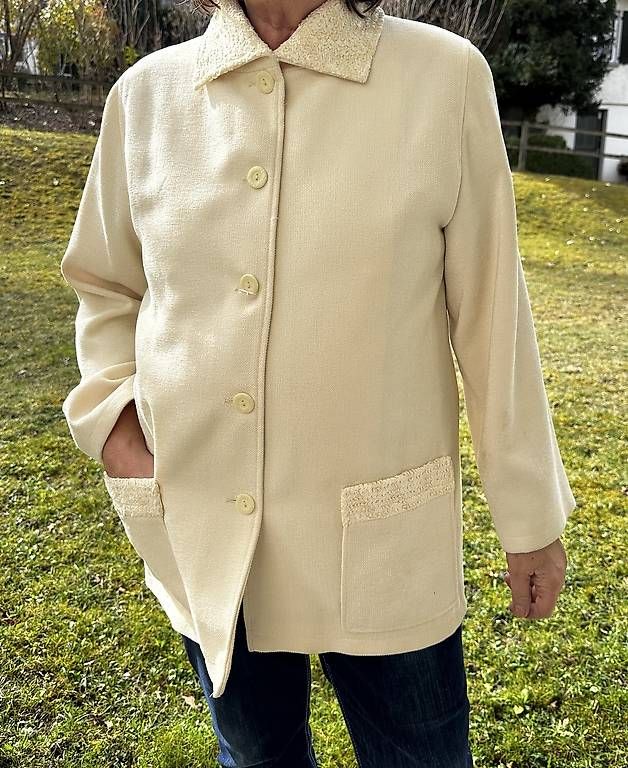 Jacken: Leichte Blazer-Jacke cremeweiss, Gr. 44 – Gebraucht aus Thalwil von and_fdf5
