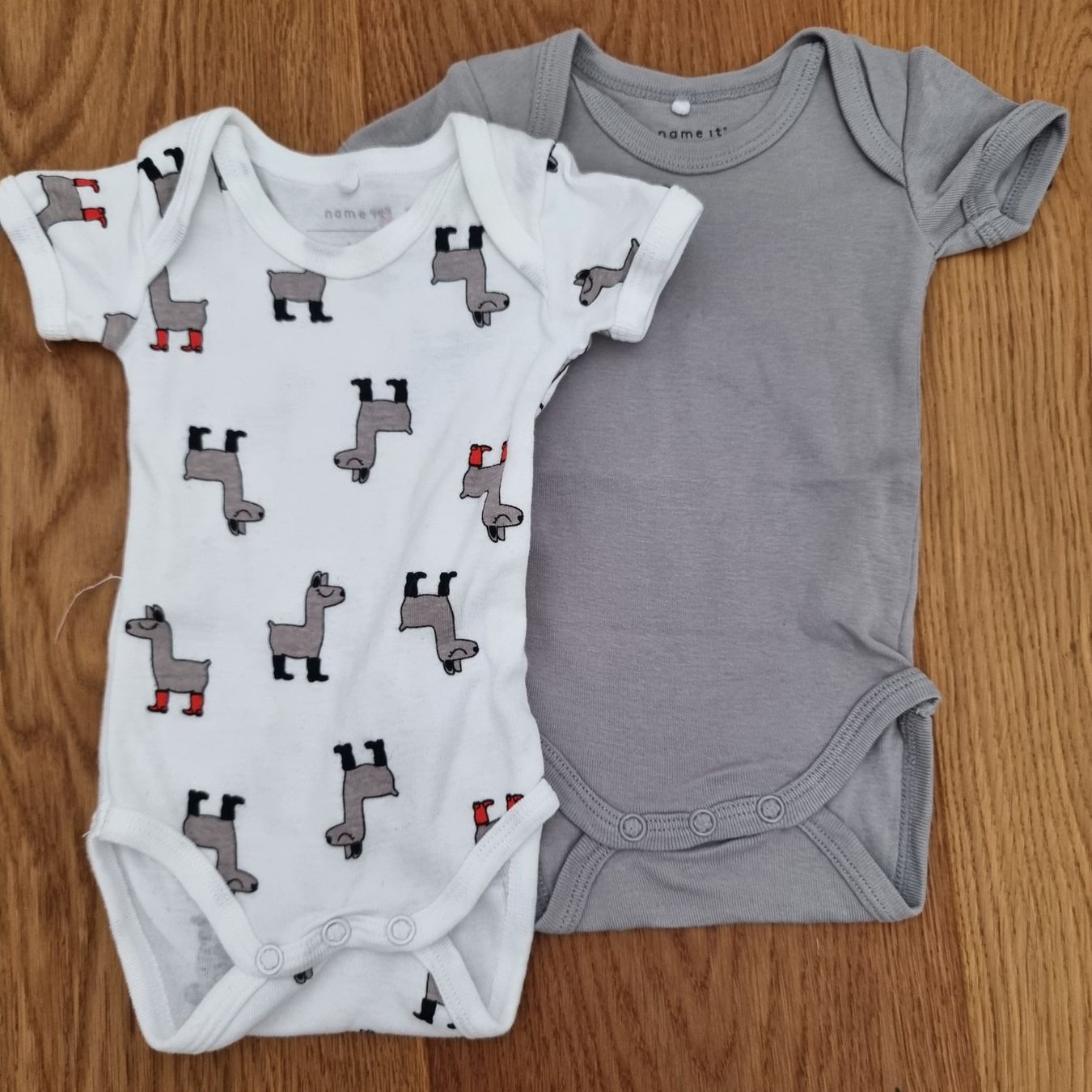 Name It Lotti & Set di vestiti: Body Strampler 2er Set Alpaka Grösse 50 name it – Nuovo (secondo la descrizione) da Gammen venduto da home_brocki