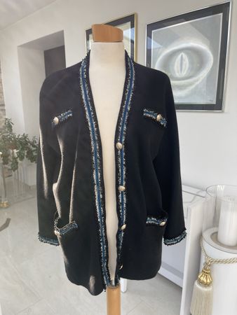Maje Strickjacke schwarz mit Details Grösse 1 neuwertig
