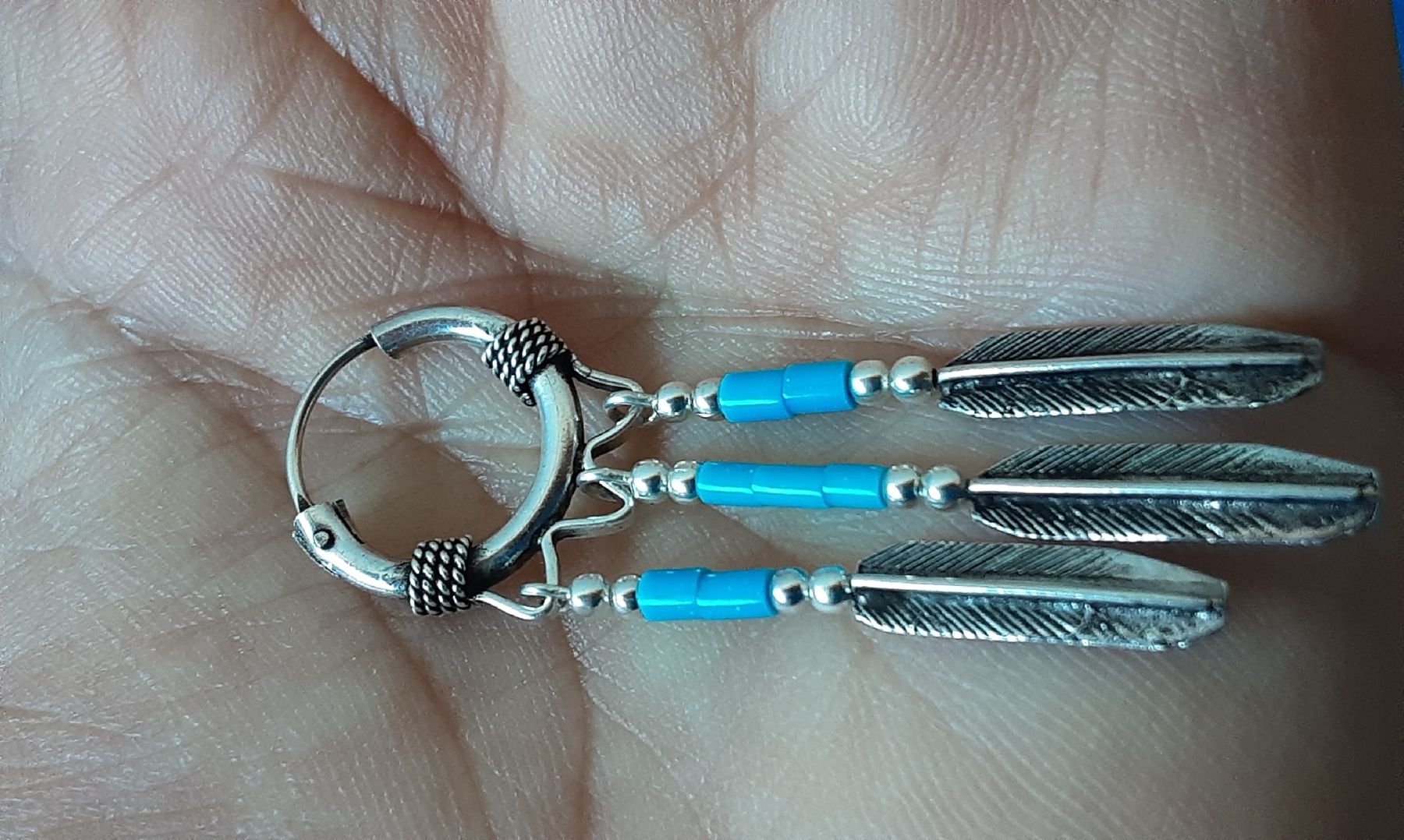 Orecchini pendenti & Orecchini a lobo: Silver 925 hoop earrings with turquoise feathers. – Nuovo (secondo la descrizione) da Wetzikon ZH venduto da Balloonartist 3