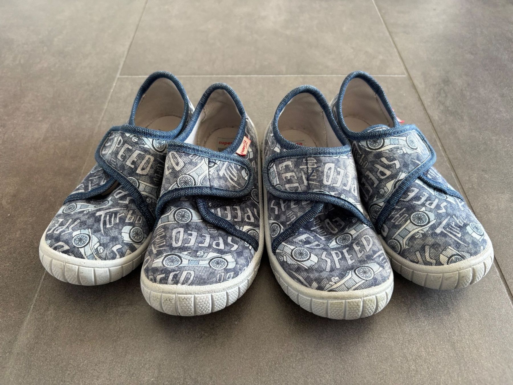 Schuhe für Jungen: SuperFit Haussche - 2 sets Gr. 25 – Gebraucht aus Oberägeri von MariaLehman