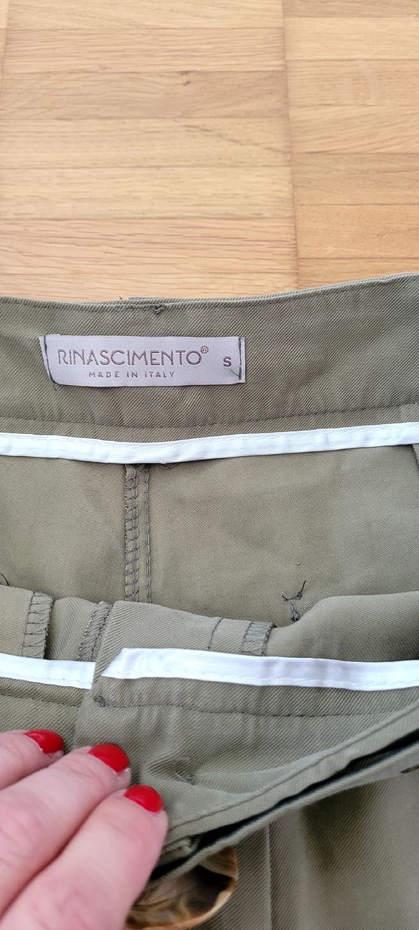 Pantalons: Rinascimento Khaki Stoffhose Gr.S mit Gürtel, – D'occasion à Emmenbrücke par gatasalvache 5