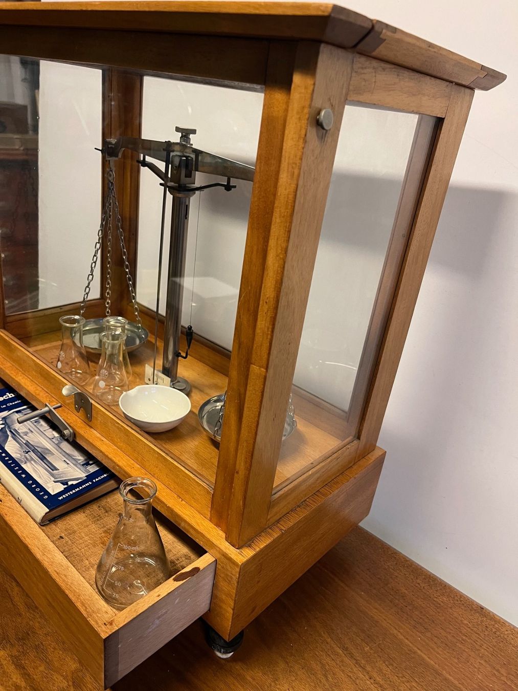Bilance e pesi: Apothekerwaage ASE Alfred Sauter Ebingen – Usato da Laufen venduto da Nuria44 2