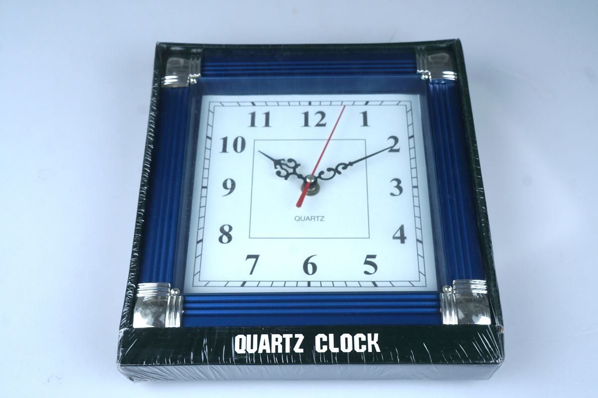 Montres: Quartz-Wanduhr in Originalverpackung – Neuf avec emballage d'origine à Rüti ZH par Restwert_Rueti_ZH