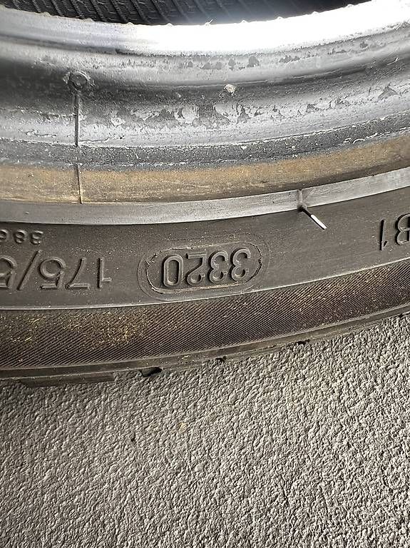 Pneumatici & Ruote complete: 175/55 R15 Winterreifen – Usato da Sursee venduto da gas_8n5t 3
