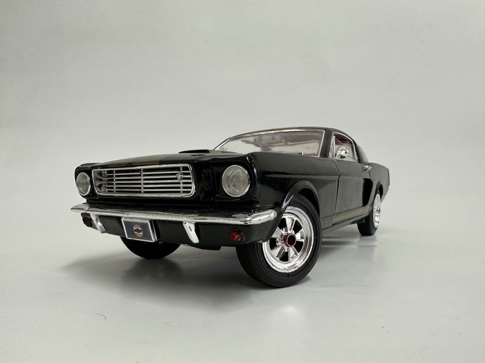 FORD MUSTANG GT 350 fastback rouge bandes blanc 1/18 JOUEF EVOLUTION