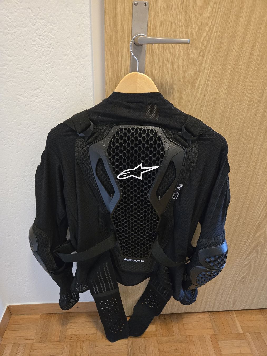 Alpinestars Protezioni & Imbottiture: Alpinestar Bionic Action V2 – Usato da Dübendorf venduto da dia_7ftl 1