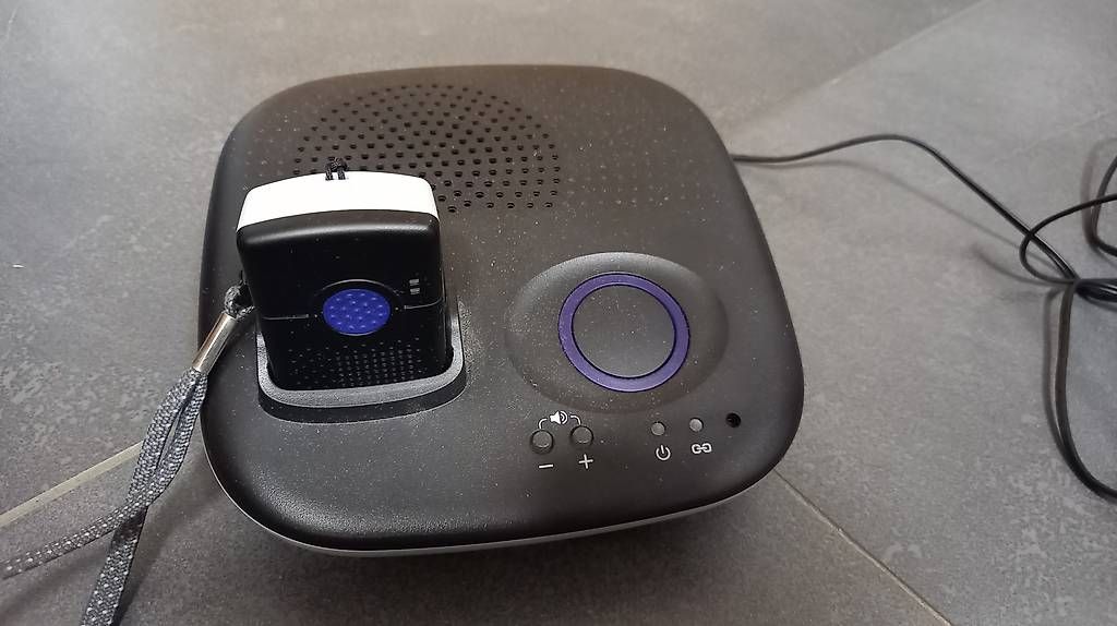 Telefoni: Notrufgerät FLEX anthrazit Komplettset und Notrufknopf Ellip – Usato da Neudorf venduto da Vogelhof