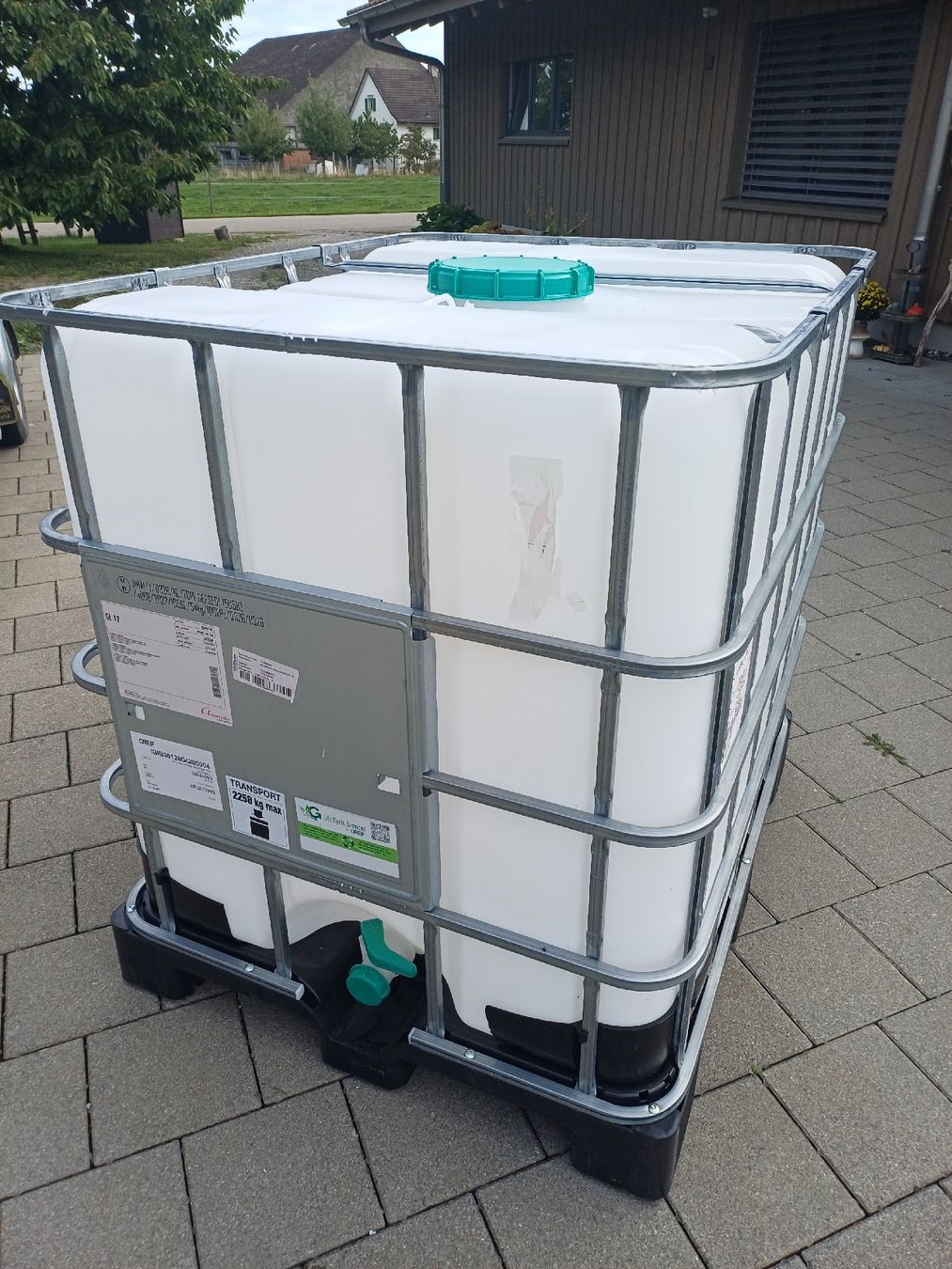 Abbeveratoi e trogoli: IBC Container 600 Liter Wassertank neuwertiger Zustand – Nuovo (secondo la descrizione) da Zuckenriet venduto da Res. 1
