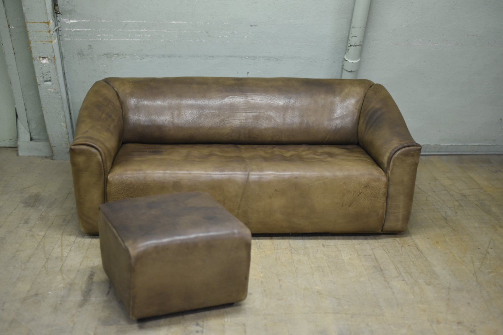 De Sede Divani: Designer Ledersofa De Sede DS47 + Ottoman – Usato da Lichtensteig venduto da UsedIN 3