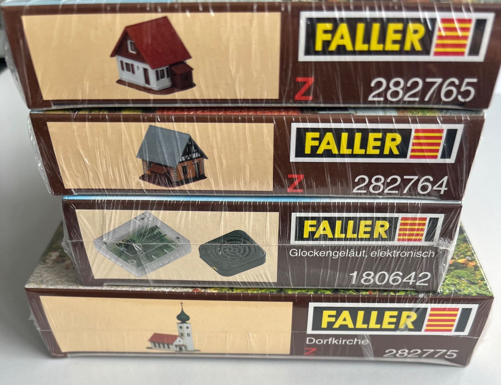 Faller Kit di modellismo & Modellini statici: 4 stk. Bausätze Faller Spur Z – Nuovo e nell'imballaggio originale da Laufen venduto da ric_9vmm 2