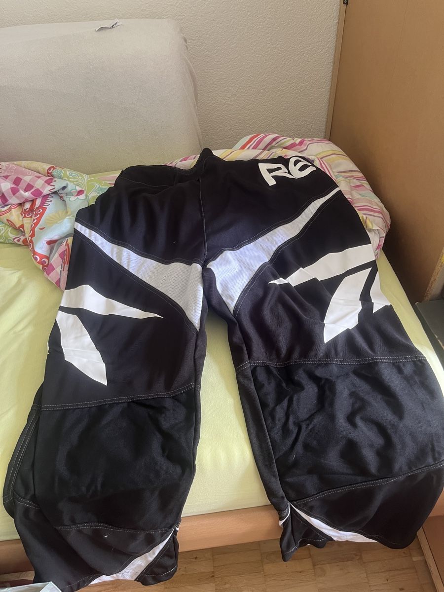 Reebok Pantaloni: Hockey-Hose – Usato da Thun venduto da sabineforster