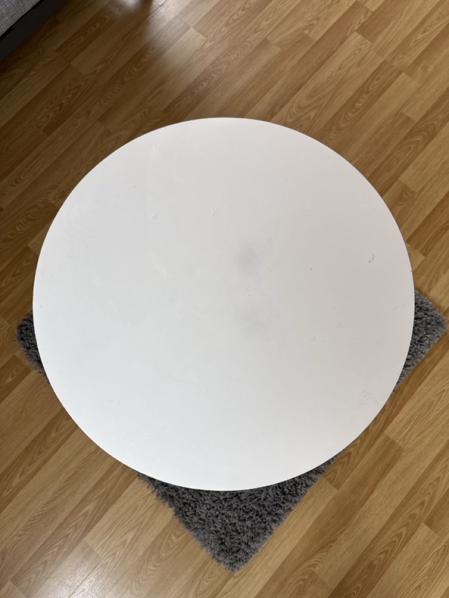 Tavoli: Stylish Side Table - White Top, Light Wood Frame, Like New! – Usato da Schwarzenburg venduto da pge_l72m 1