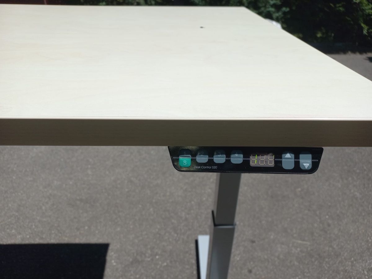 Tables: Tisch elektrisch höhenverstellbar – D'occasion à Rikon im Tösstal par Kurt_Goes_Classic 5