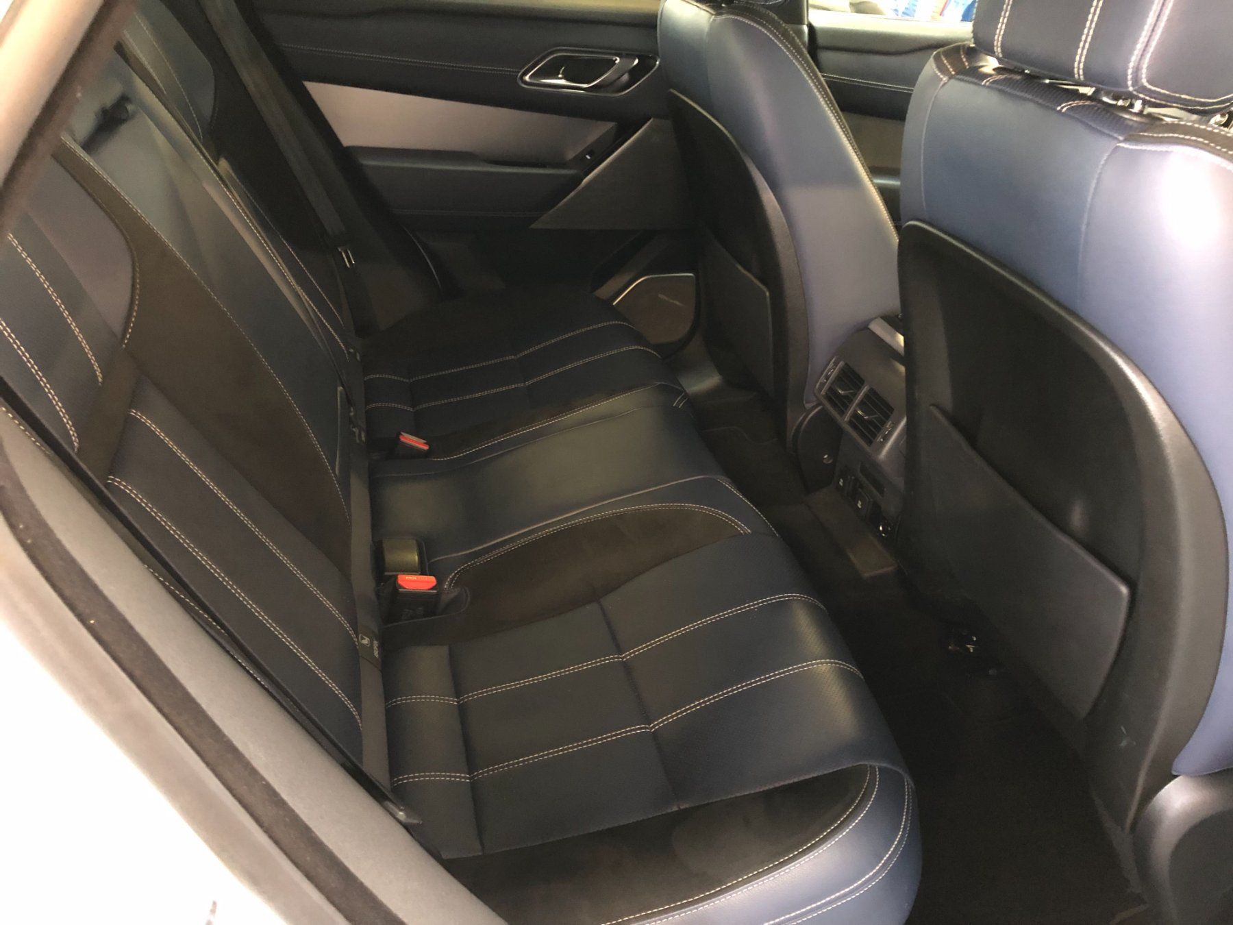 Land Rover Automobili: LAND ROVER Range Rover Velar R-Dynamic D 300 S Automatic – Usato da Gampelen venduto da Steuer0 8