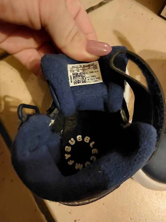 Scarpe per ragazzi: Chaussures enfants tailles 22-23 – Usato da Cheseaux-Lausanne venduto da dia_m5kw 5