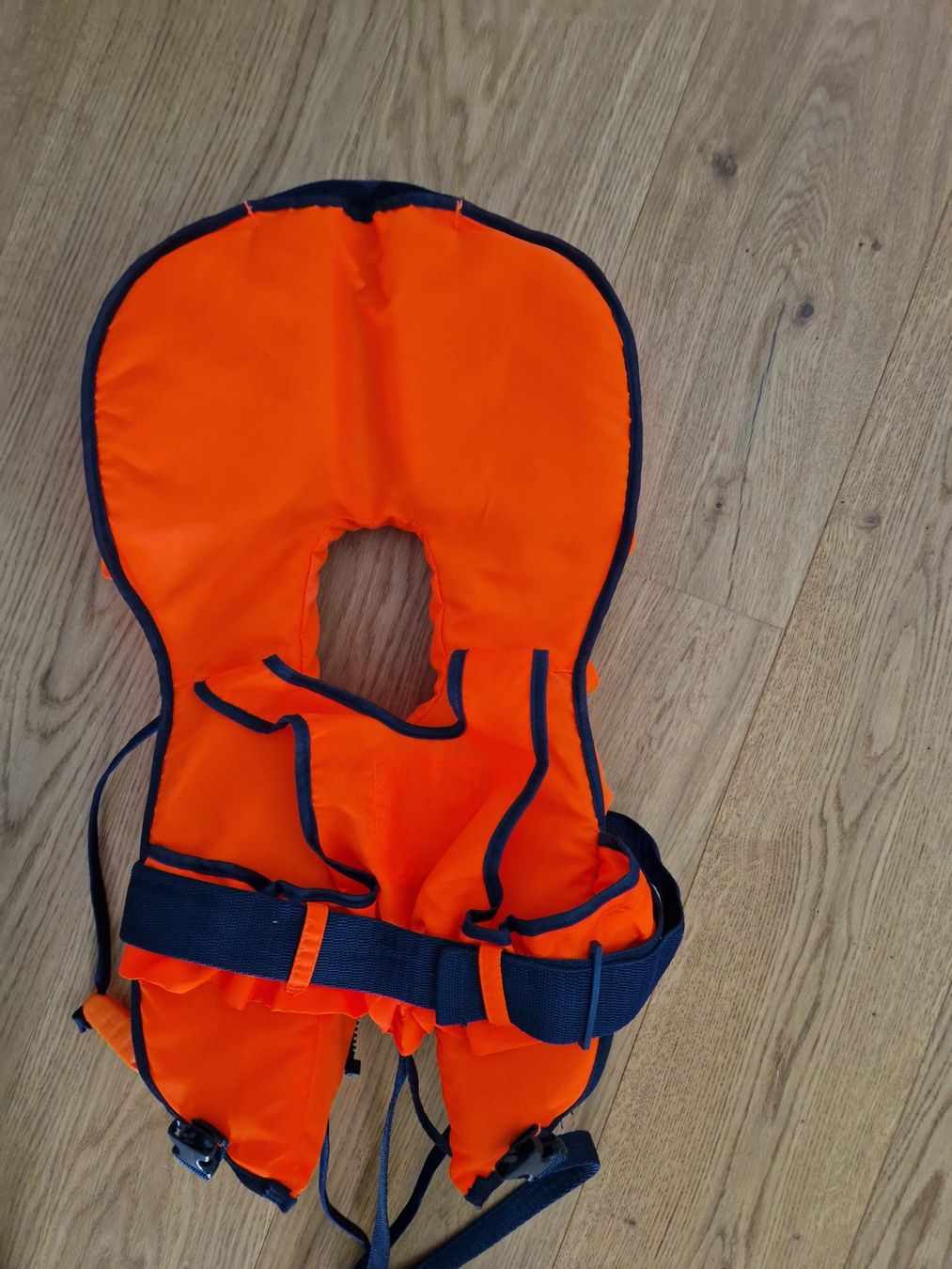 Helly Hansen Gilets de sauvetage: Rettungsweste Helly Hansen 10-25 Kg – D'occasion à Davos-Dorf par Bpelikan 1