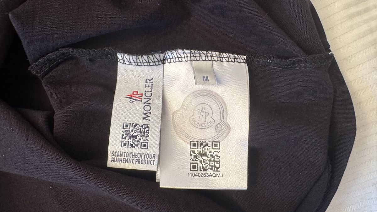 T-Shirts: Moncler Black T-Shirt Size M – Gebraucht aus Brugg AG von GiovanniVercetti 5