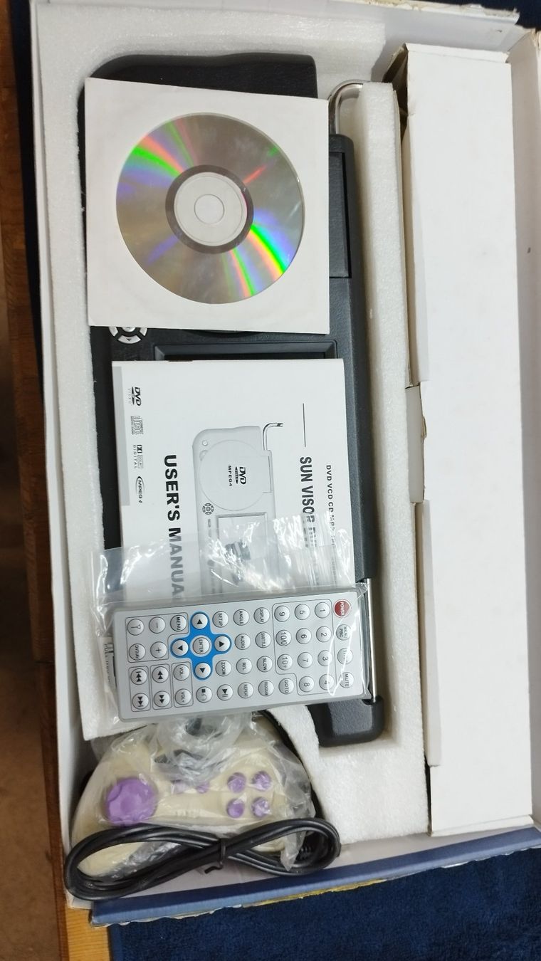 Tragbarer Mediaplayer: DVD Player / Gamebox - Sonnenblende – Gebraucht aus Zollikofen von Reiterglueck 4