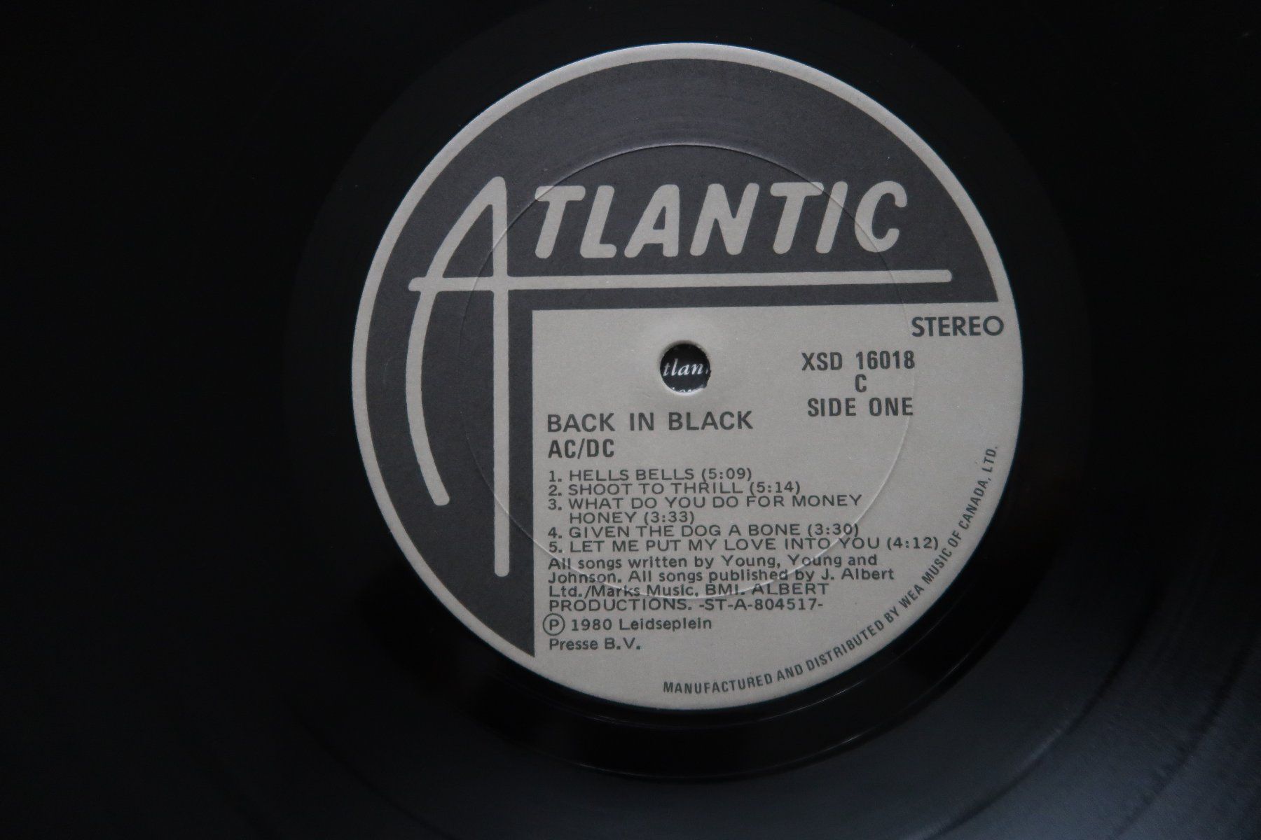 Dischi in vinile: AC/DC - BACK IN BLACK - VINYL LP – Usato da Basel venduto da Patiscat 2