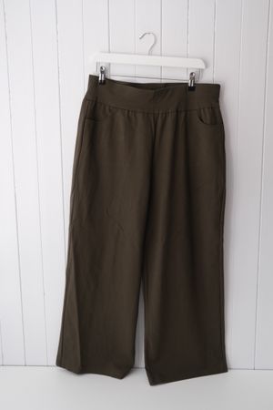 Damen Hose weit geschnitten olive Farbe Grösse 44