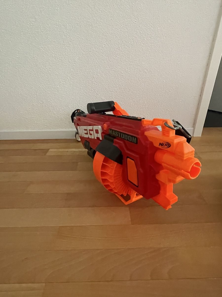 Nerf Jouets: Nerf Mega Mastodon mit Gurt guter Zustand – D'occasion à Ormalingen par MayaMangold27 2