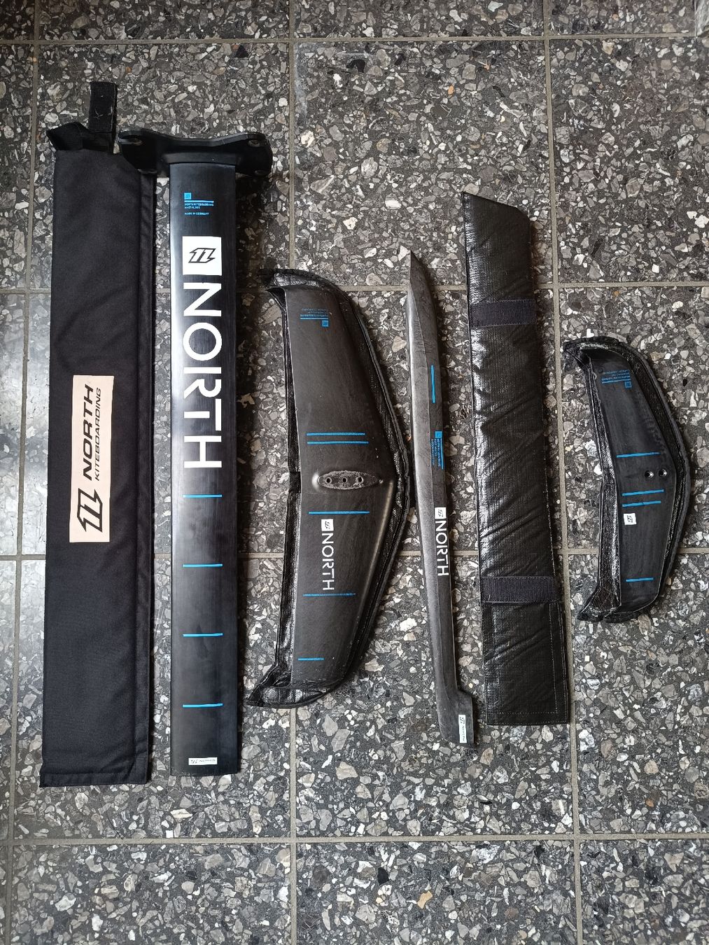 Duotone Aquilone: North Duotone Kite Foil Set wing kitesurfen – Usato da Zürich venduto da Burritos