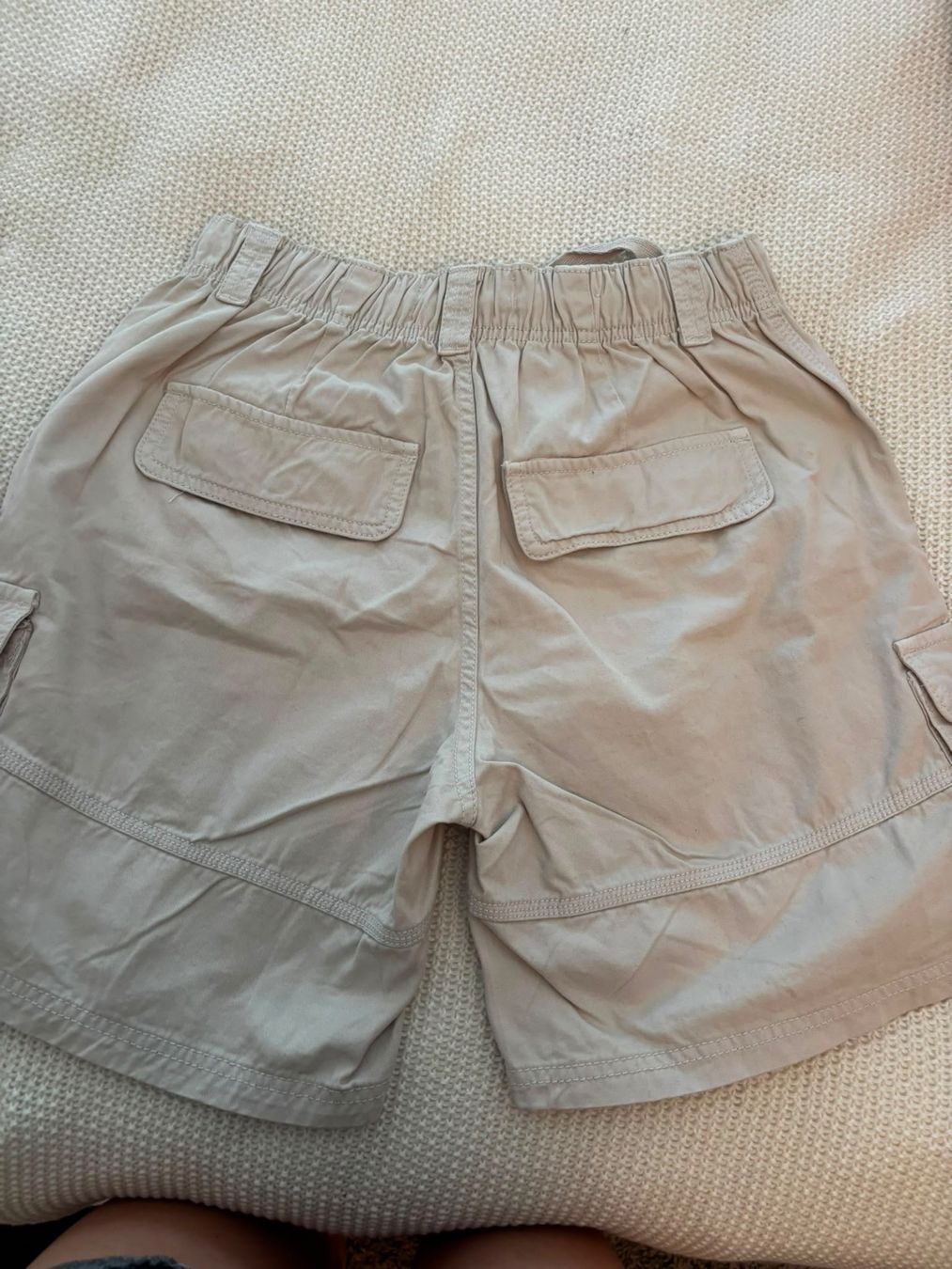 Bershka Pantalons: Kurze Hose. Woman. – D'occasion à Eglisau par Marc_J. 1