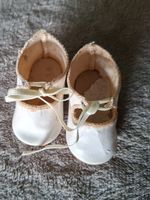 Sehr alte Puppenschuhe weiss für antike Puppen