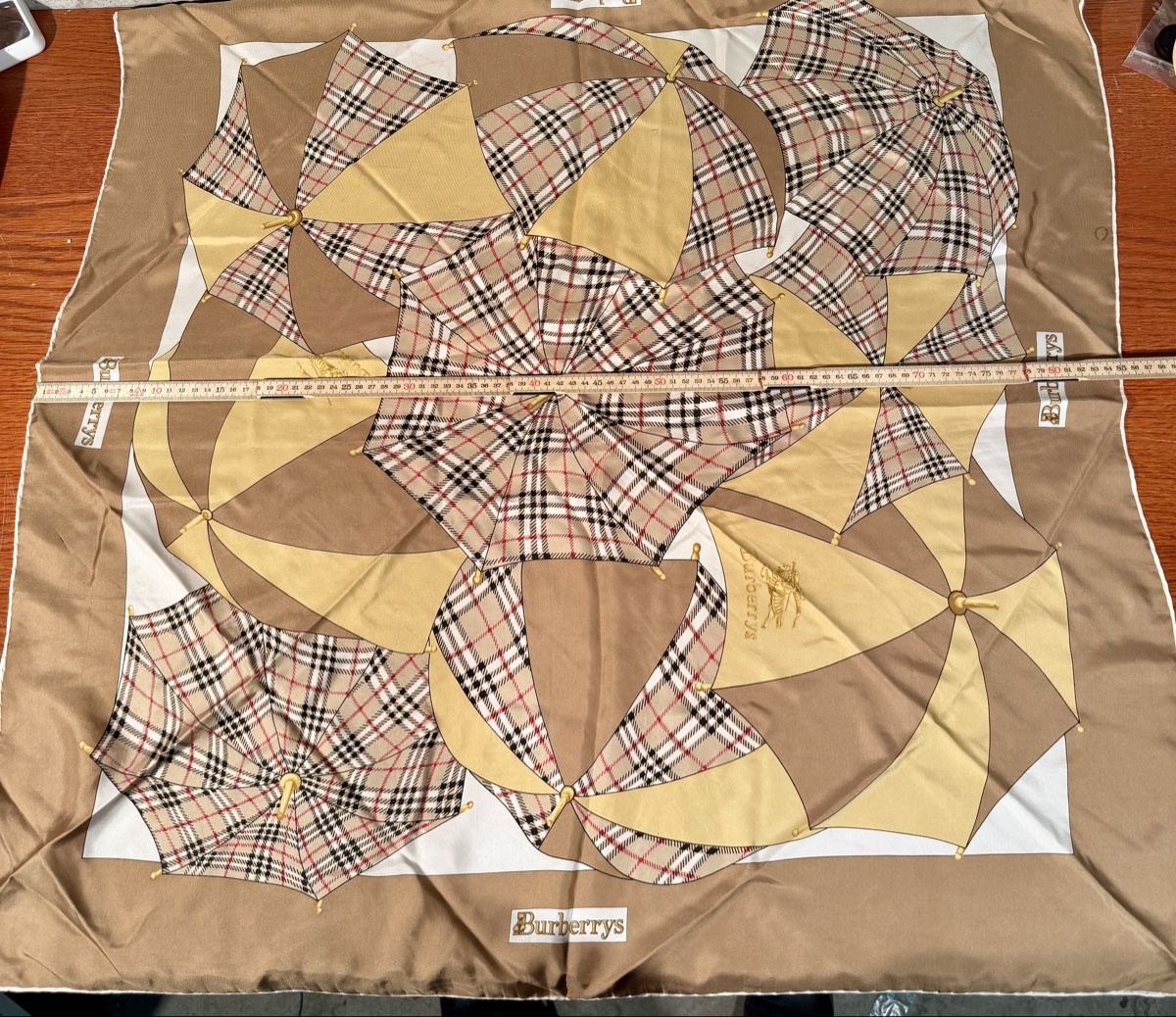 Burberry Foulard & Sciarpe: Vintage Burberrys Silk Scarf Umbrella Pattern, Classic – Usato da Lausanne venduto da artnouveau04 3