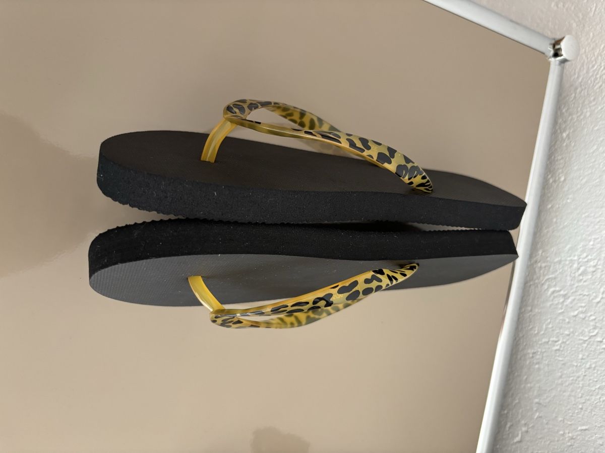 Chaussures hommes: Flip Flops mit Leoprint Gr 35/36 – D'occasion à Boniswil par Biancaneve91 3