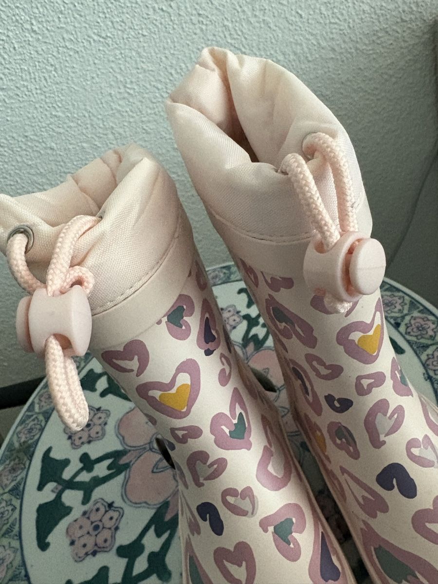 Scarpe per ragazzi: Gummistiefel mit Herzmuster Grösse 20 – Usato da Zürich venduto da Anushka86 4