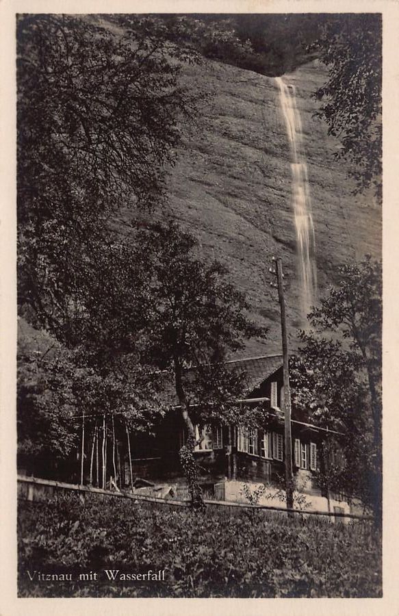 Cartoline postali: Vitznau mit Wasserfall, gelaufen 1930 – Usato da Frauenfeld venduto da POML